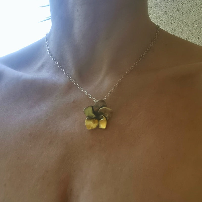 Collana Frangipane